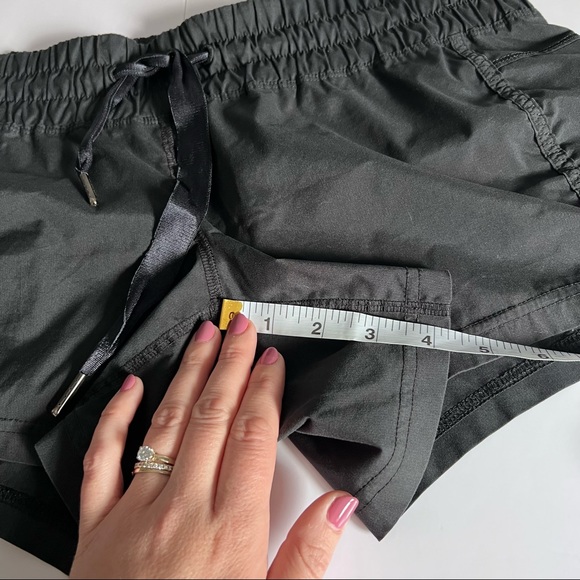 Lululemon Black Shorts Size 8 - Picture 8 of 8